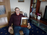 Petr Vaculík (husband) with Jan Palach's death mask in 2019