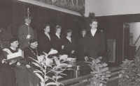 Dagmar Halasová při magisterských promocích v roce 1960 na filozofické fakultě Masarykovy univerzity 