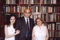 Poslední společná fotografie rodiny Yunusovy v Ázerbájdžánu, květen 2008