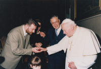 Pope John Paul II shaking hands with Petr Osolsobě, son-in-law of Dagmar and František X. Halas (in the background)  