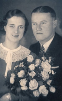 The parents’ wedding, 1948