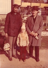 The witness with daughter and father in Neštěmice, 1971