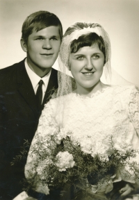 Štěpánka and Jan Fechtner, wedding photo from 1977