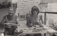 S maminkou, Dobříš, 1964