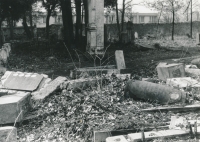 Ničení židovského hřbitova na Dobříši, 80. léta