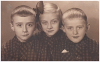 The Diviš siblings, Josef on the right, 1946–1947
