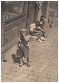 Growing up on the street, the Diviš siblings, Josef in the foreground, 1943