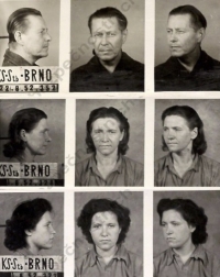 Fotografie z vyšetřování rodiny Šárkových: otec Jan, matka Anastázie a dcera Jarmila, rok 1952