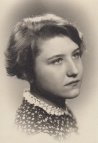 Secondary school graduation photo of Dagmar Halasová from 1955