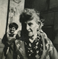 Milena Dolanská's grandmother Růžena Ryšánková in front of their brewery in Bohdaneč