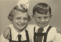 Děti Aubrechtovy Milena a Vladimír v roce 1936