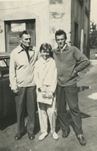 Franjo Aubrecht after returning from prison in 1960 with his son Vladimír and granddaughter Miluška