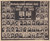 Tablo absolventek obchodní školy z roku 1942, pamětnice vpravo nahoře