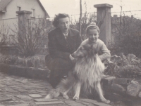Jindřiška Kolocová se synem Jaroslavem v roce 1958