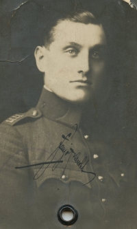 Italský legionář kapitán Franjo Aubrecht, fotografie z pánské jezdecké licence z roku 1925
