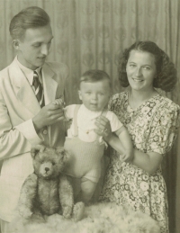 Jan Dittrich jako dítě se svými rodiči