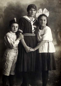 Jana Černá's grandmother (centre) at the age of eighteen years