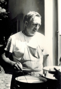 Father of Jan Dittrich, evangelical priest Bohumil Jan Dittrich, cooking