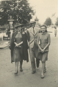 Rodina Aubrechtova, otec Franjo, maminka Marie a dcera Milena
