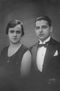 Juliana and Julius Volcsanyi in a wedding photograph, 1920s