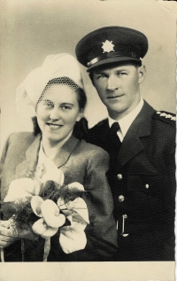 Helena a Josef Josefovi na svatební fotografii z 10. dubna 1948