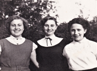 Graduation party 1955, Eva Kocmanová on the right