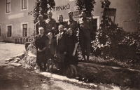 With American soldiers, grandparents, mother and aunt, Strašín, 1945