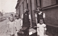 Childhood in the street, Eva Kocmanová, bottom right