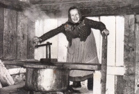 Aunt of Anežka Holbová while cooking jams in the so-called lekvaren
