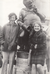 Eva Weinstein left with a friend at the statue of Falstaff, England 1968
