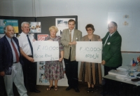 Eva Ludvíčková (second from right) with donors from the Netherlands with checks of CZK 10,000 for post-flood restoration, 1998