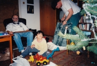 Davídek na Vánocích u Ludvíčků s Jiřím vlevo a Martinem vpravo, 2002