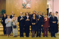 Eva Ludvíčková (druhá zprava) při slavnosti předávání Ceny kvality v sociálních službách za rok 2004 v Senátu ČR, Praha 2005