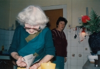 Eliška Weinsteinová with her daughter Eva in the kitchen, Vizovice 1989