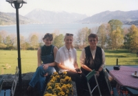 Eva Ludvíčková vpravo se dvěma kamarádkami na výletě v Německu, 1997