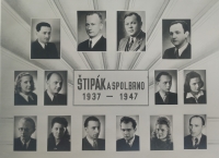 Tablo brněnské firmy Štipák a spol., kde byl tatínek Bruno Spitz (první zleva v horní řadě) spolumajitelem. Vedle něj p. Štipák, p. Konečný a p. Eckstein