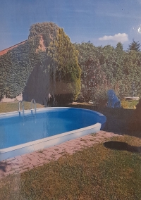 Současná podoba zahrady rodného domu  v Lysé nad Labem, v němž Hana vyrůstala 