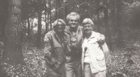 With his sisters Vlasta and Ludmila, 1986