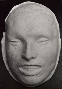 Sádrový odlitek pro tvorbu posmrtné masky Jana Palacha, leden 1969