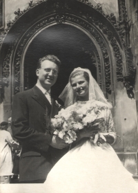 Photograph from the wedding of Zdeněk Friml and Eva Říhová at the Old Town Hall in Prague. 1960