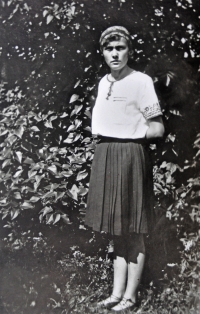 Matka Václava Kaňky Marie Kaňková, rozená Dušková, v sokolském kroji (30. léta) 