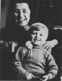 Little Václav with mother Marie, Ústí nad Labem, 1946