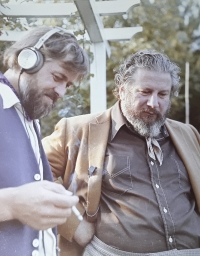 Helmut Meewes mit Peter Ustinov wahrend Dreharbeiten