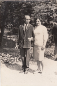 Jiřina Mikulecká s manželem Stanislavem v sedmdesátých letech na výletě v Olomouci.