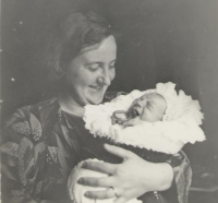 Zdeněk Friml just after his birth with his mom, Marie Frimlová. 1934