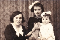 Eva with her sister Viola and one of her mother's sisters, early 1940s.