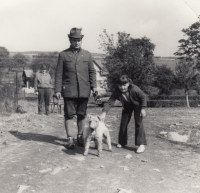 In connection with hunting, Horst Hofmann was also involved in the training of fox terriers		