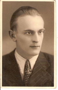 František Chumchal, barber