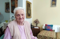 Růžena Petrášová filming an interview in the reminiscence room in the Františkov Senior Citizens' Home, March 2022
