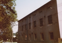 Fabrika - jak vypadala po získání od družstva před opravou, r. 1990